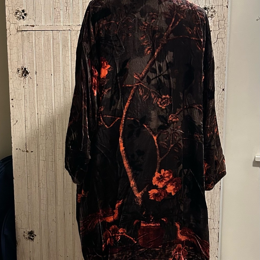 Soft Surrounding deep wine with contrasting shades of pinks design Velvet Kimono